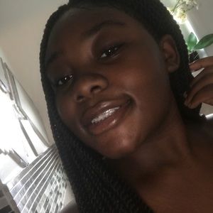 Meet your Posher, Elise